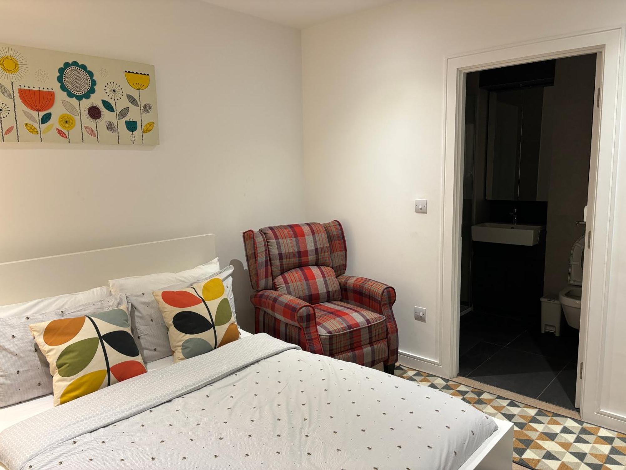 Modern En-Suite Room And Self Catering In London Exterior photo